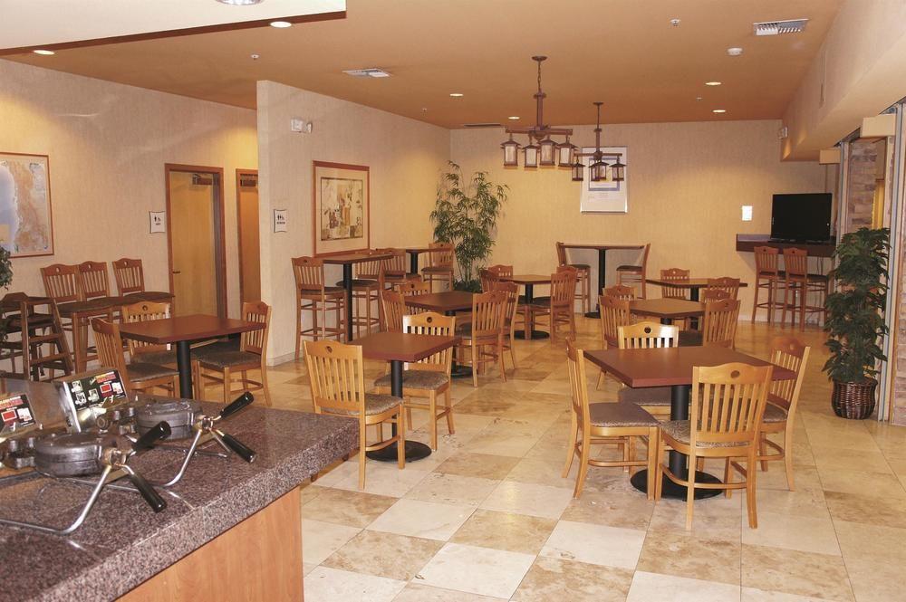La Quinta By Wyndham Vancouver Bagian luar foto