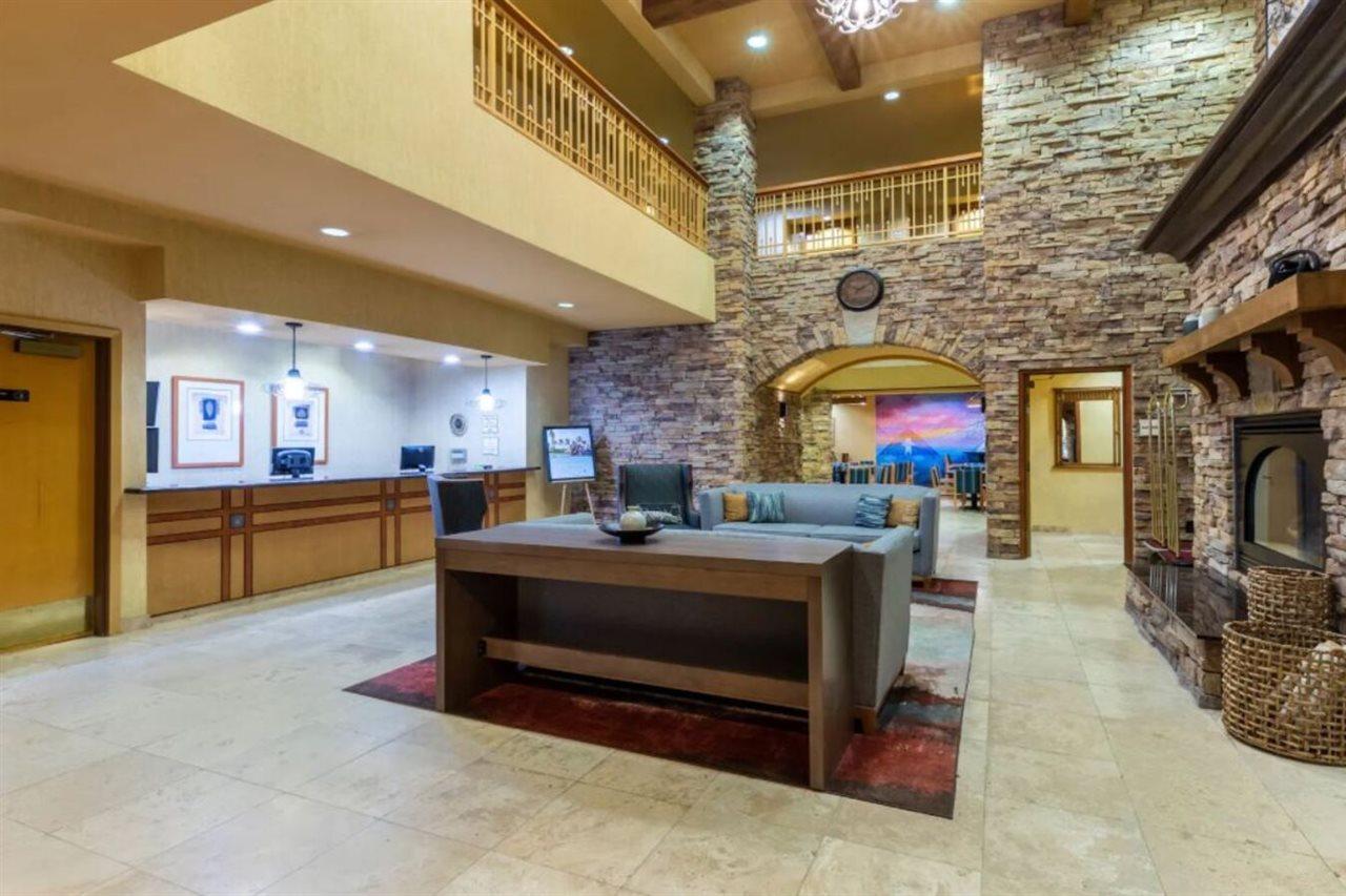 La Quinta By Wyndham Vancouver Bagian luar foto