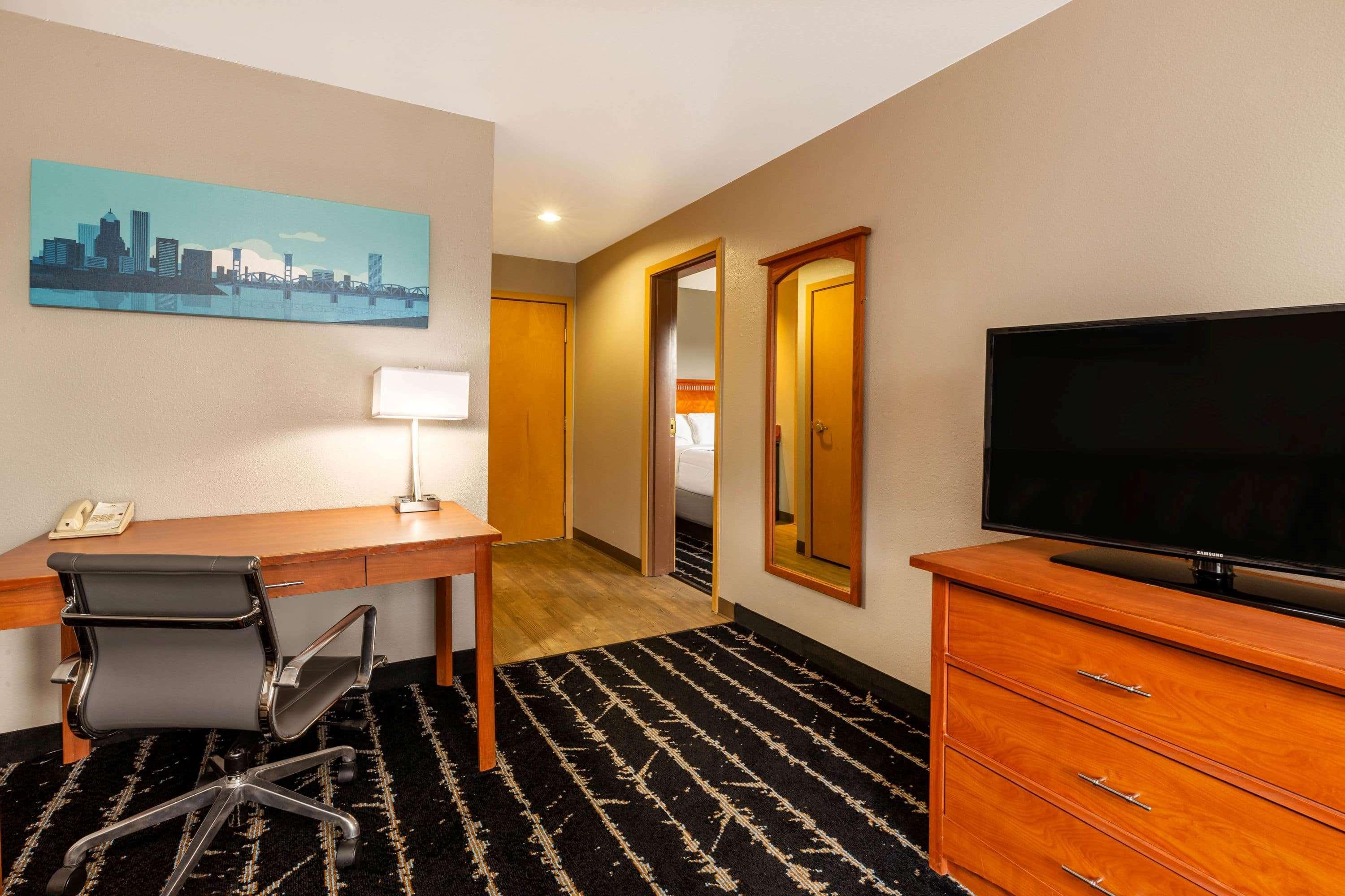 La Quinta By Wyndham Vancouver Bagian luar foto