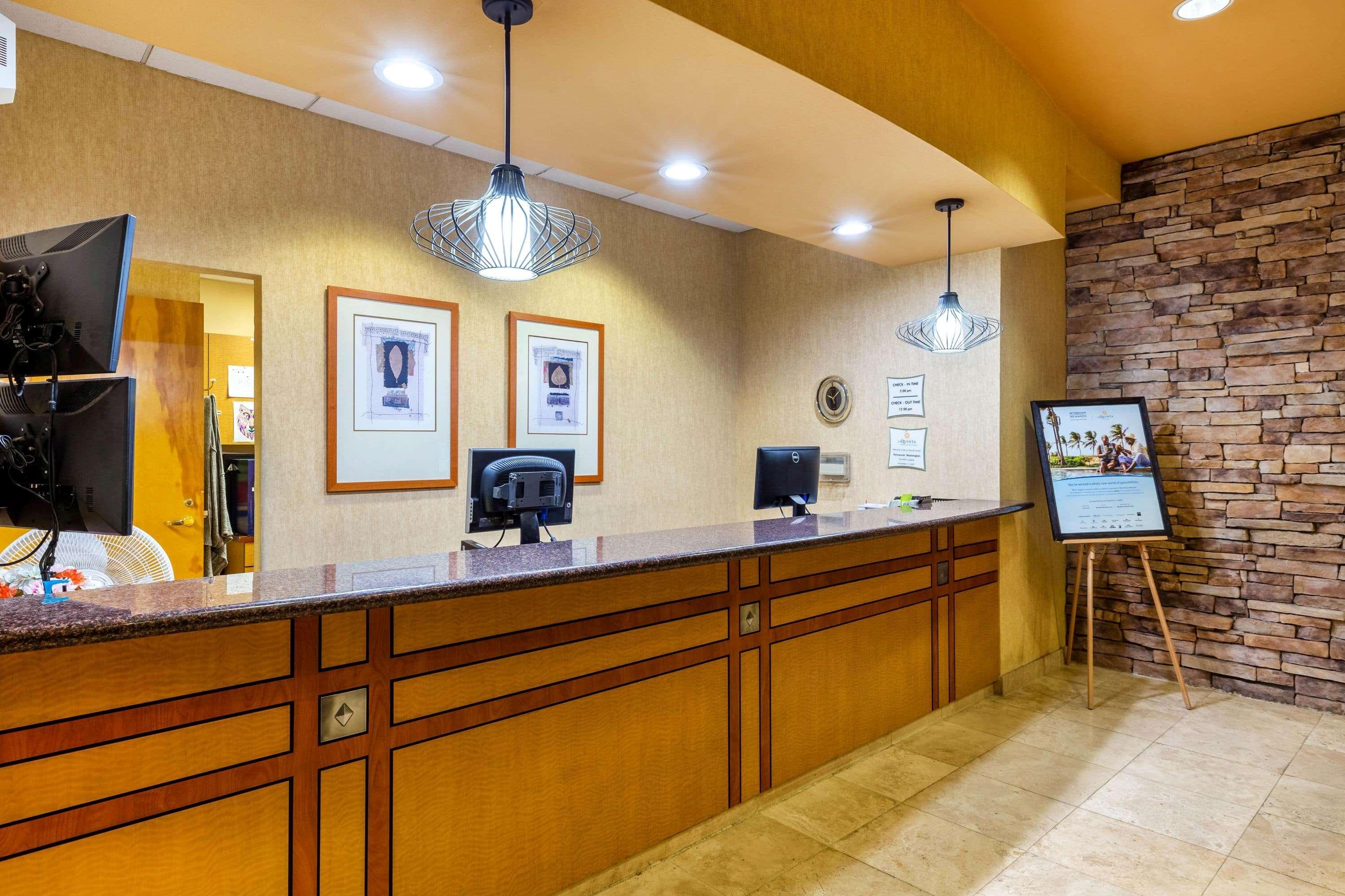 La Quinta By Wyndham Vancouver Bagian luar foto