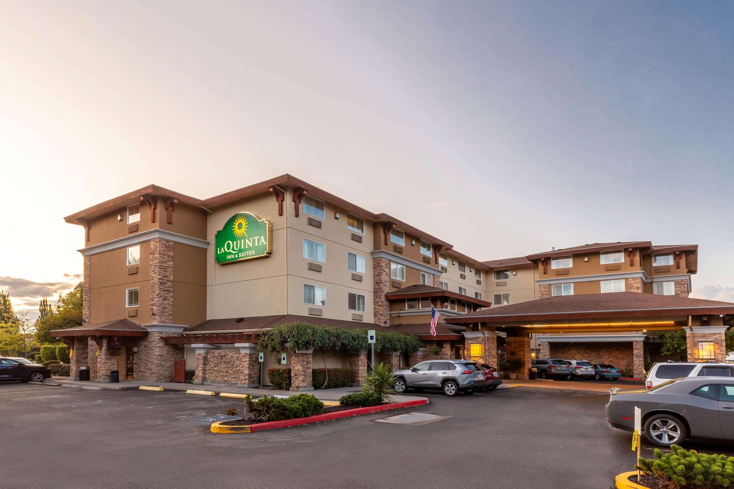 La Quinta By Wyndham Vancouver Bagian luar foto