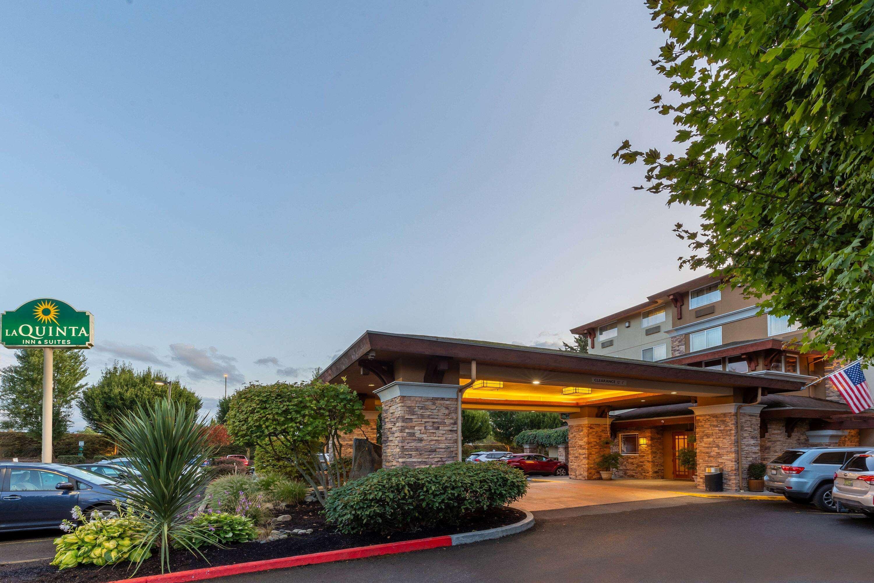 La Quinta By Wyndham Vancouver Bagian luar foto