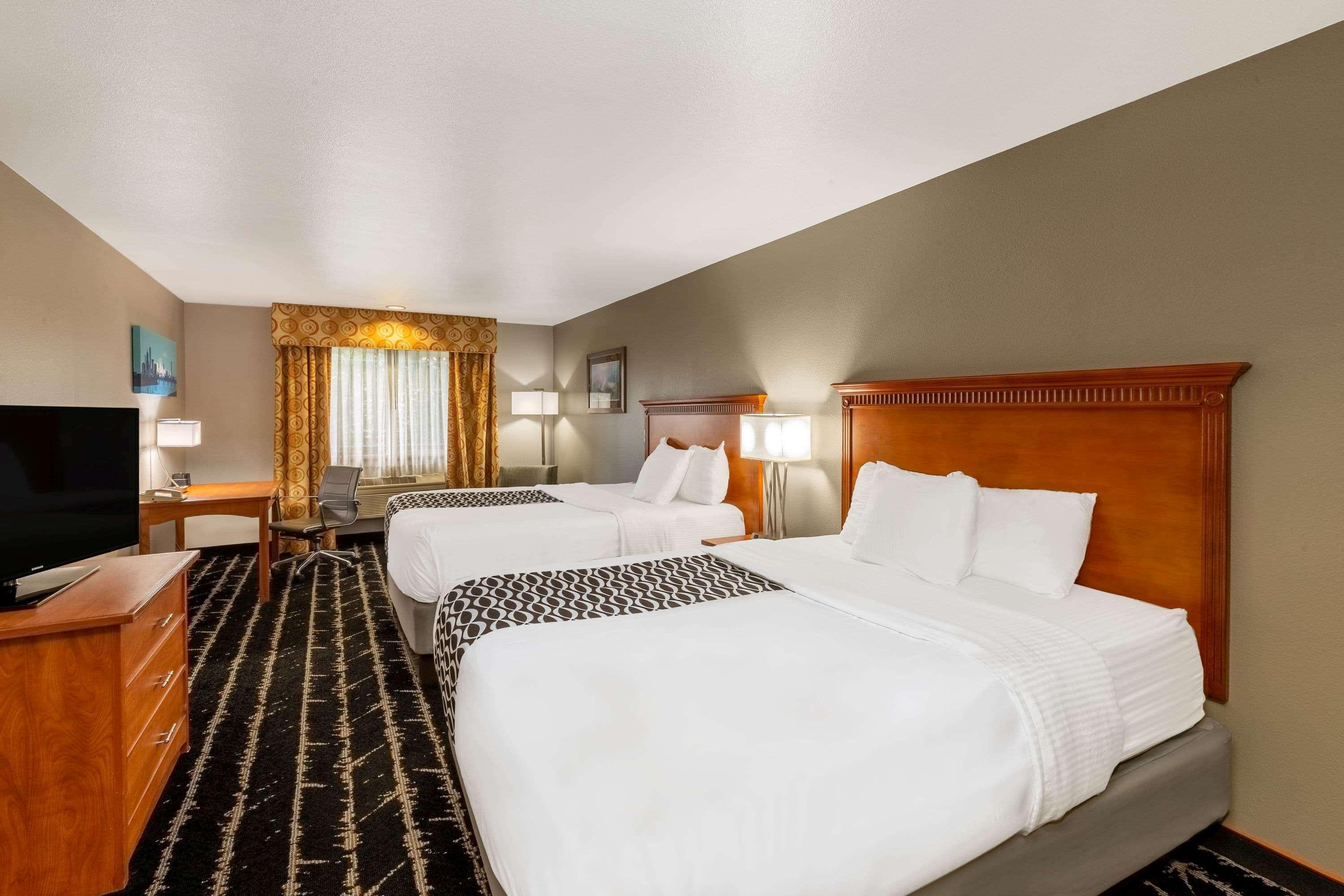 La Quinta By Wyndham Vancouver Bagian luar foto