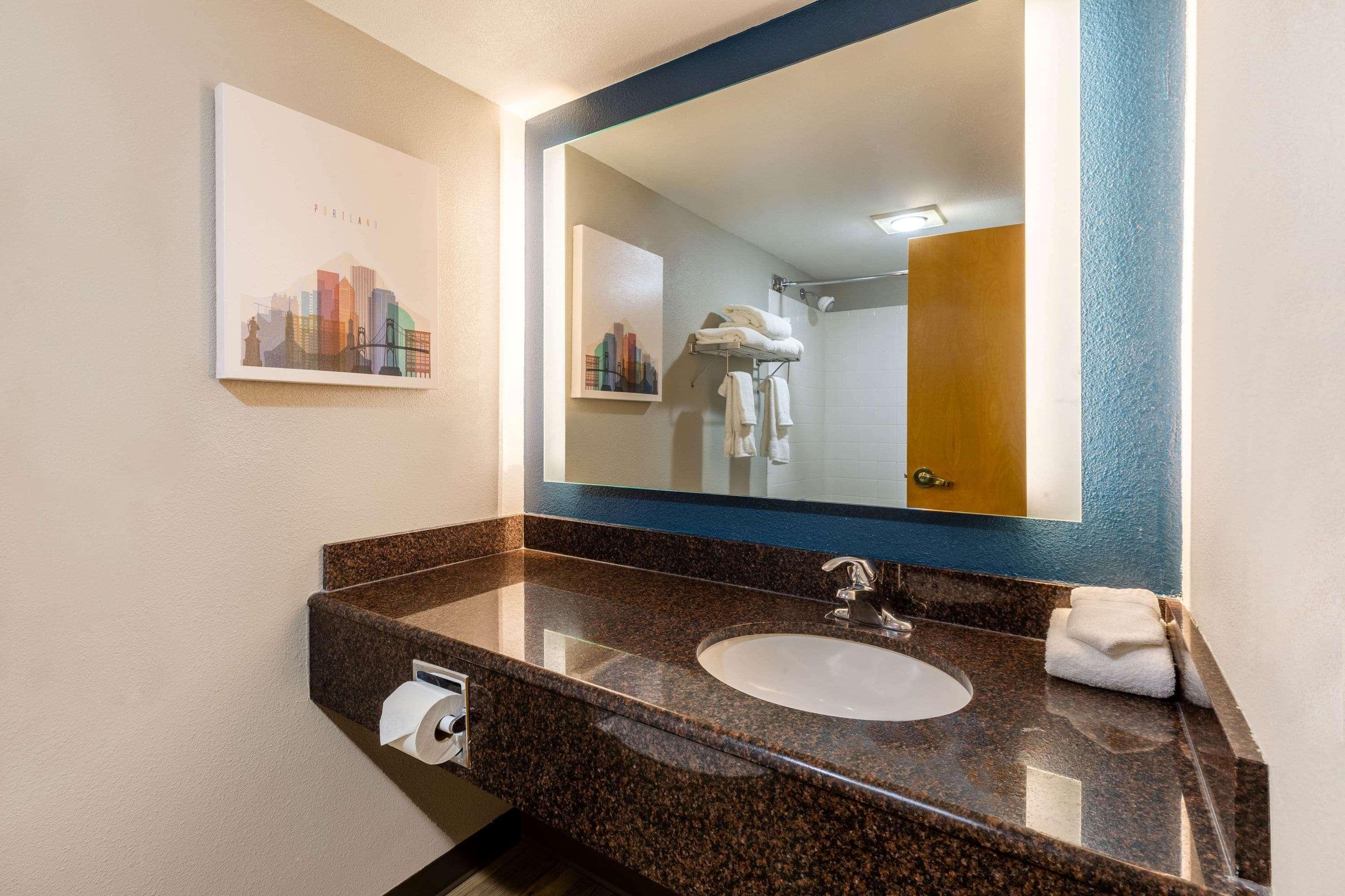 La Quinta By Wyndham Vancouver Bagian luar foto